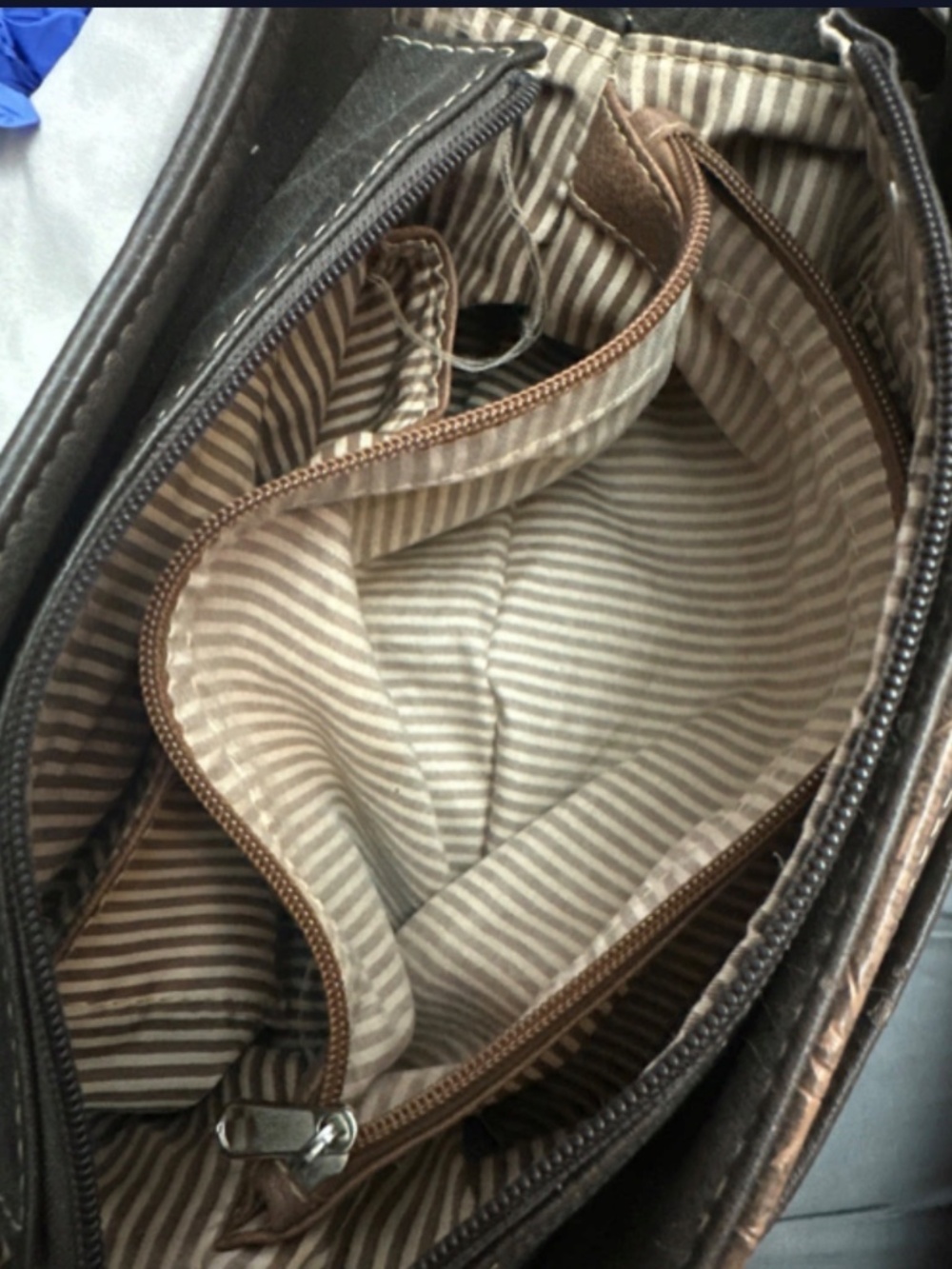 💼 Western Tooled Leather Purse – Beautiful Detail, Minor Wear - Picture 4 of 6